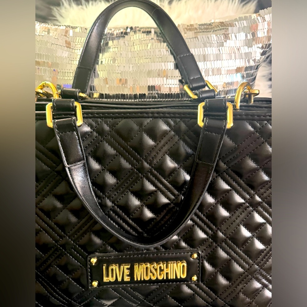 Love Moschino black shoulder bag with chain.